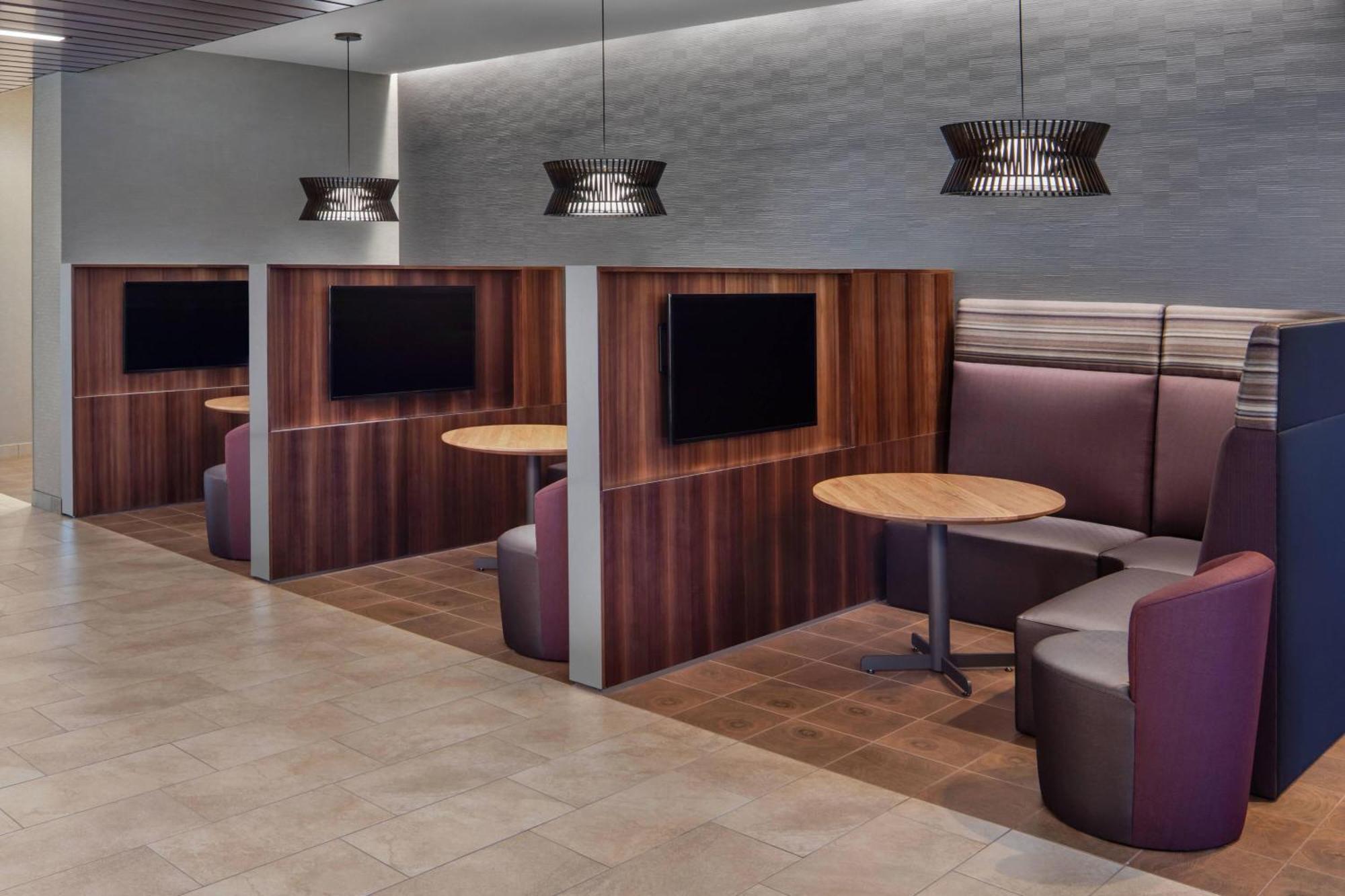 Courtyard By Marriott Wayne Fairfield Hotel Bagian luar foto