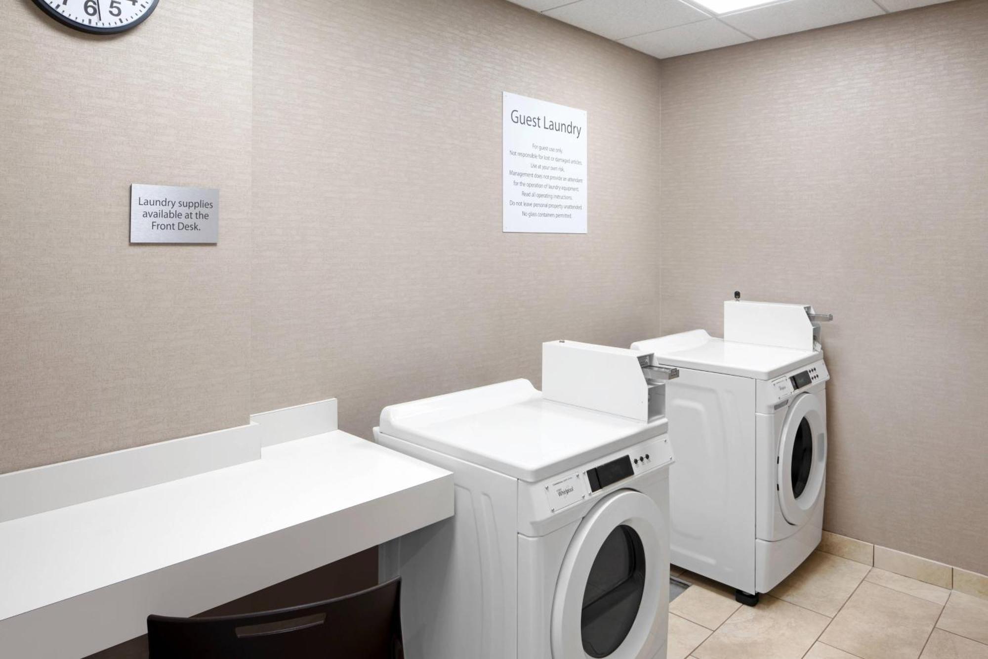 Courtyard By Marriott Wayne Fairfield Hotel Bagian luar foto