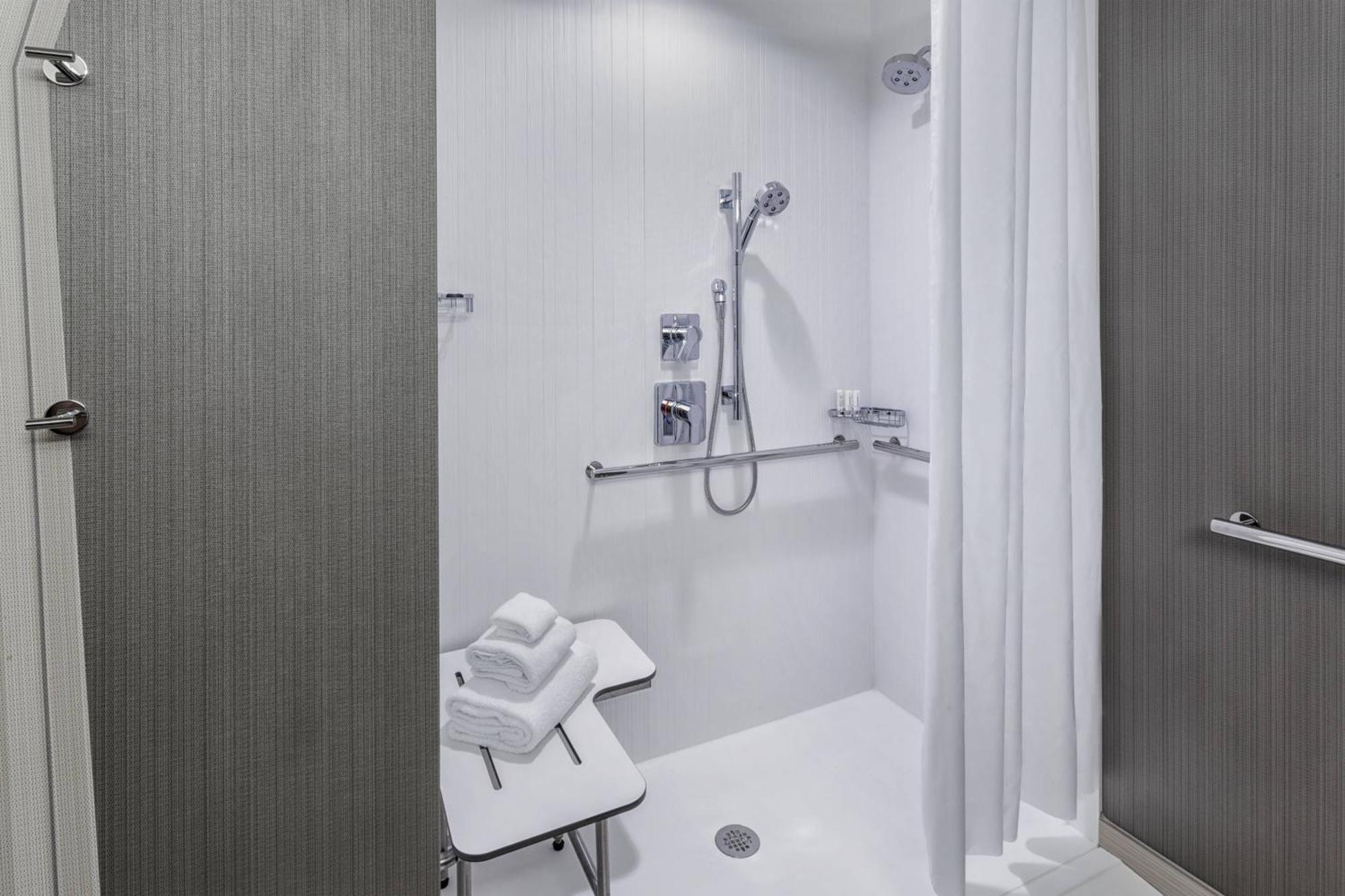 Courtyard By Marriott Wayne Fairfield Hotel Bagian luar foto