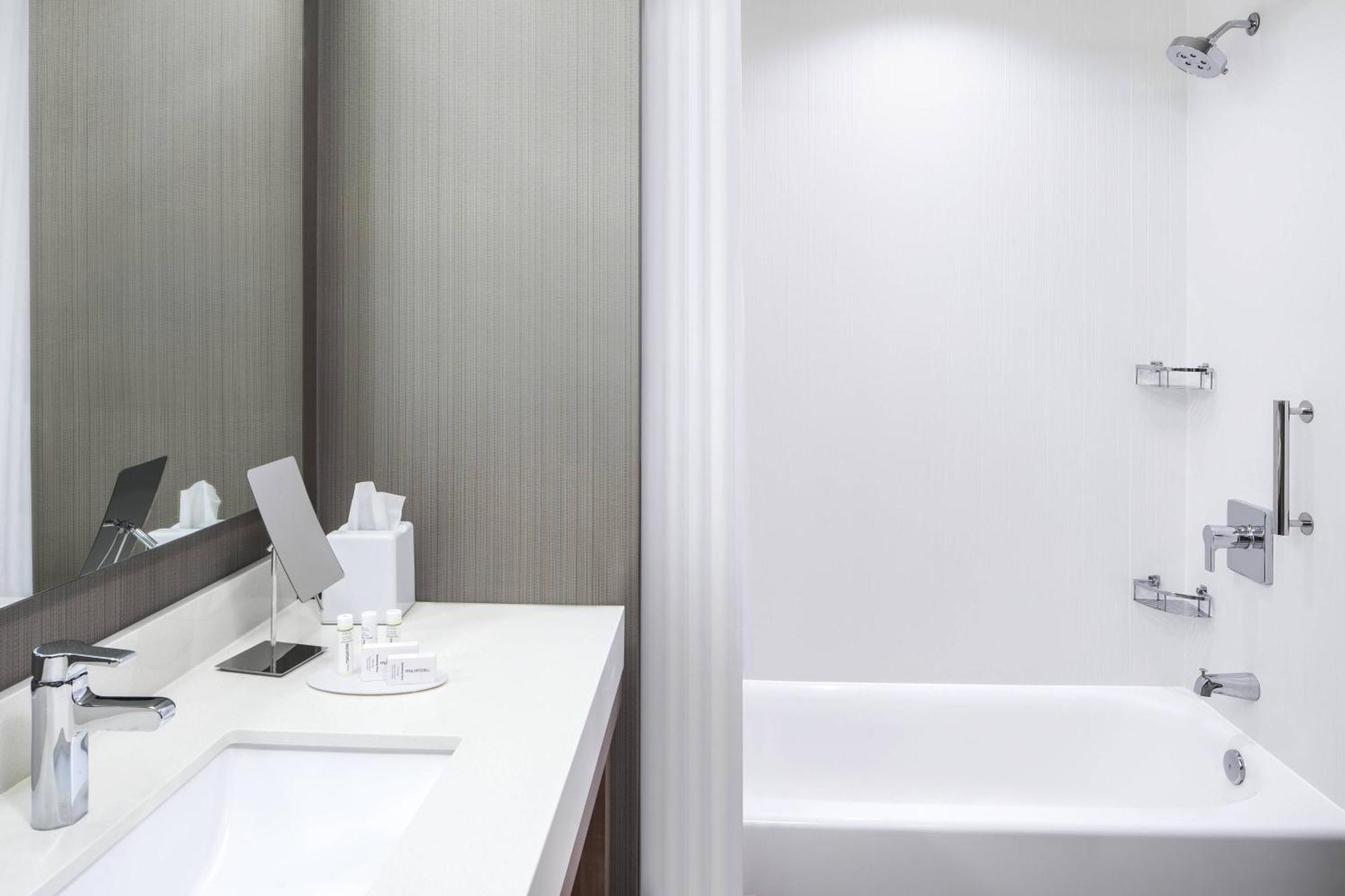 Courtyard By Marriott Wayne Fairfield Hotel Bagian luar foto